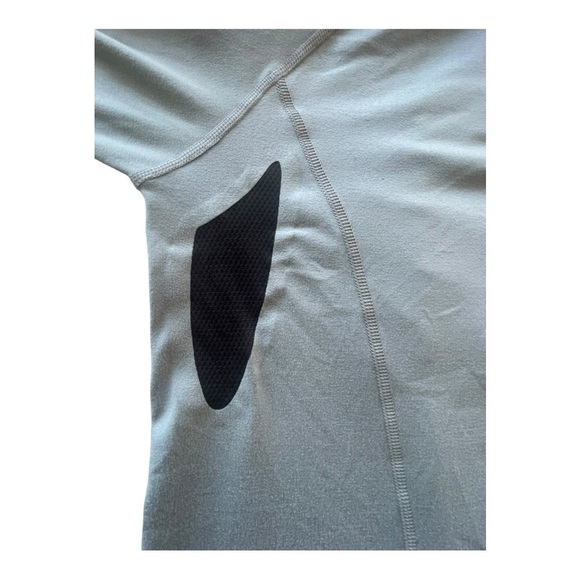 REI Dry Fit Men's Light Gray long Sleeve with 3/4 Front Zip Pullover Jacket - Picture 8 of 15